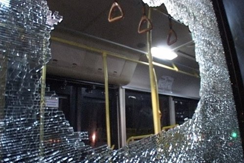 Терористи обстріляли автобус у Первомайську. Загинули дівчина і немовля