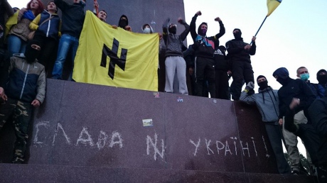 У Харкові марш "за Україну" переріс у повалення Леніна