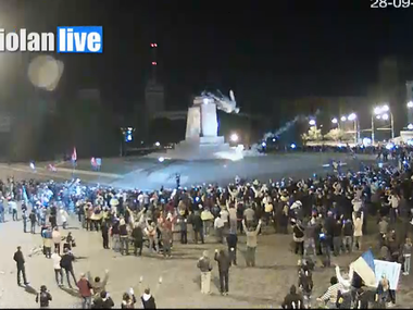 У Харкові мітингувальники звалили з постаменту пам'ятник Леніну на центральній площі