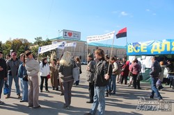 Харків’яни пікетували ОДА з вимогами прийняти програму оборони регіону