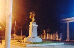 У Харкові повалили ще два пам'ятника Леніну