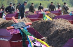 У Дніпропетровську поховали більше 300 загиблих під Іловайськом героїв