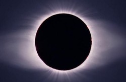 Сьогодні вночі земляни милувалися останнім у цьому році сонячним затемненням