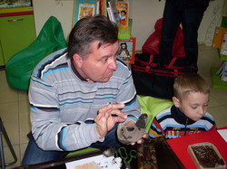 «Таємниці казкових речей» або як писати гусячим пером та видобувати вогонь. Майстер-клас для дітей в книгарні «Читаріум» (фото)