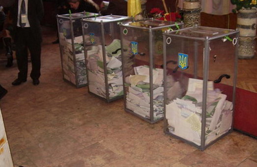 Спостерігачі повідомляють про спроби вкидань бюлетенів на Донбасі