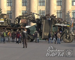 У Харкові на майдані Свободи сьогодні показували «залізного монстра» для захисту кордону (фото, відео)