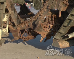 У Харкові на майдані Свободи сьогодні показували «залізного монстра» для захисту кордону (фото, відео)
