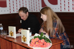 Вікторія Амеліна презентувала свій дебютний роман «Синдром листопаду»