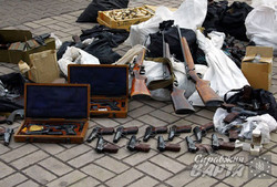 Під Донецьком вилучений великий тайник зі зброєю бойовиків (фото)