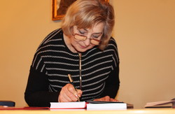 Ганна Ткаченко презентувала роман «Таємниці червоних поколінь» (фото)