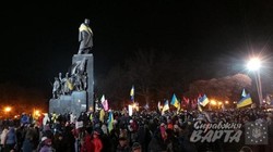 У Харкові на честь річниці Майдану розгорнули 100-метровий прапор України (ФОТОРЕПОРТАЖ)