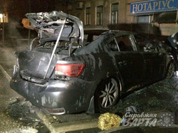 У Дніпропетровську вибухнув і згорів автомобіль (ФОТО)