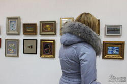 В «Костюринському провулку» презентували велику виставку маленьких картин (фото)