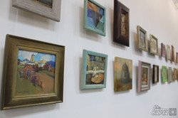 В «Костюринському провулку» презентували велику виставку маленьких картин (фото)