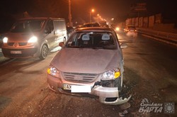 У Харкові на дорозі трапилася масштабна аварія (фото)