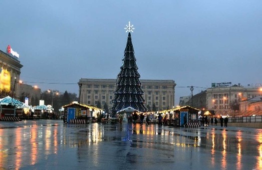 У Харкові на головній площі відкрили новорічну красуню