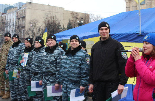 На вічі говорили про відключення світла та вітали бійців батальйону «Харків-1» з професійним святом (фото)