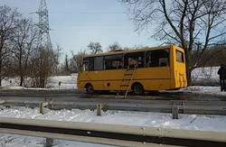 Знову трагедія поблизу Волновахи, у пасажирський автобус запустили снаряд (фото, відео)