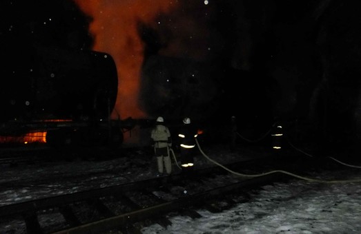 Рятувальники  ліквідували пожежу на станції Шебелинка (фото)