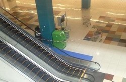 У торговельному центрі на Олексіївці знайшли підозрілу коробку: співробітники і клієнти евакуйовані (фото)
