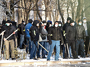 У Дніпропетровську затримали колишніх обласних чиновників, причетних до організації "тітушек"