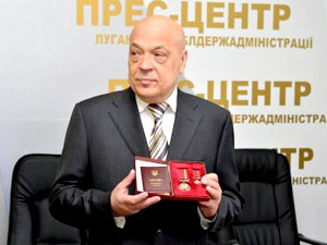 Москаль нагородив медалями героїчних медиків Луганщини