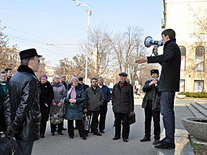 Пасажири Дніпропетровська протестують проти зростання цін на проїзд (фото)