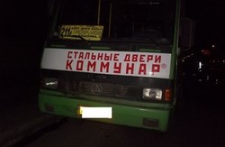 На Салтівці автобус зіткнувся з іномаркою: є потерпілі (фото)