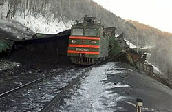 На Луганщині підірваний потяг з вугіллям: залізничне сполучення з «ЛНР» перерване