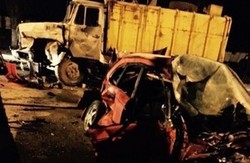 Смертельна аварія в Харкові: іномарка зіткнулася із сміттєвозом (фото)