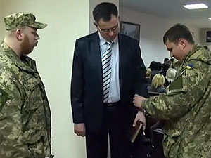 Під час обшуку квартири і офісу затриманого прокурора Краматорська знайшли більше 5 млн. гривень (відео)