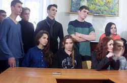 Дніпропетровські студенти-театрали оголосили голодовку