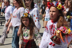 Харків’яни вийшли на марш вишиванок (фото)