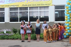 Останній дзвоник з українським гімном та совєтською шкільною формою (фото)