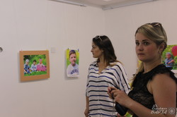 «Дитинство без кордонів»: в Харкові стартувала благодійна виставка (фото)