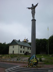 Молоді з різних областей України показали меморіальний комплекс на честь загиблих воїнів УПА