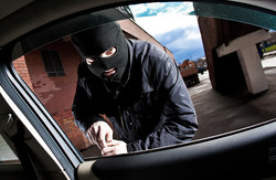 Правоохоронці затримали банду, яка краде з автомобілів цінні речі