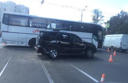 позашляховик врізався в автобус на перехресті Гагаріна та Кірова