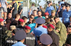 харківські ультраси влаштували бійку на стадіоні у Миколаєві