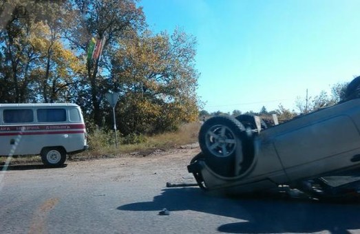 Поблизу Харкова відбулася аварія за участю двох легкових автівок (фото)