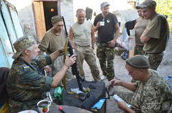 Як українські бійці тримають оборону у прифронтовій Мар'їнці (ФОТО)