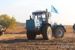 AGROPОRT-2015 завершився змаганнями трактористів