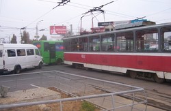 Біля ТЦ «Барабашово» трапилася аварія за участю трамвая (фото)