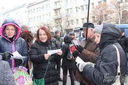Як проходив пікет біля міськради: активісти висунули свої вимоги депутатам (фото)