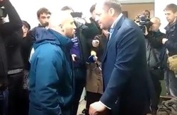 Добкін побився з представником  Майдану (відео)