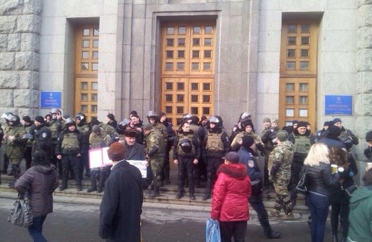 Харківську міськраду знову оточили правоохоронці (фото)