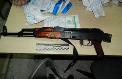 В Києві поліція затримала водіїв авто, в якому перевозилася зброя (фото)