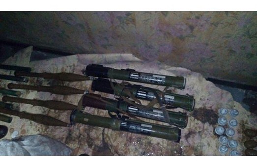 На Луганщині знайшли схрон зі зброєю