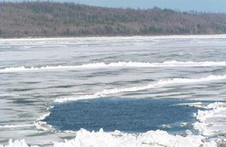 Крига на водоймах області товщиною всього 5 см, знаходитися на льоду небезпечно – рятувальники