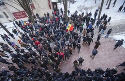 У Молдові тривають масштабні акції протесту. Мітингарі заблокували будівлю парламенту (фото, відео)